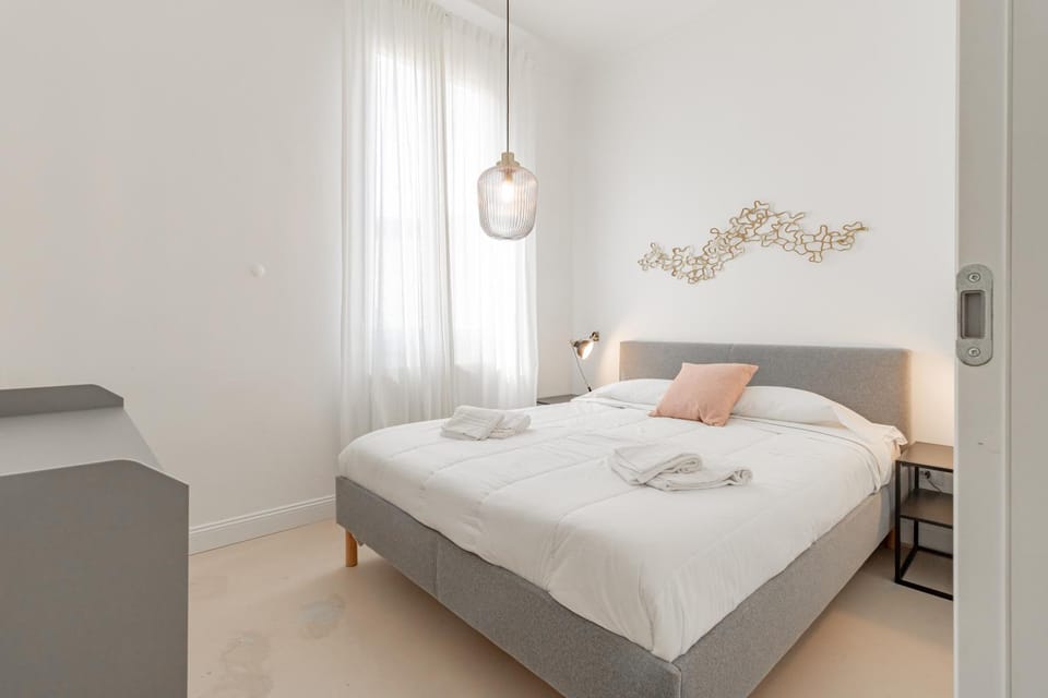 Bed, Photo of the whole room, Bedroom, towels, wardrobe