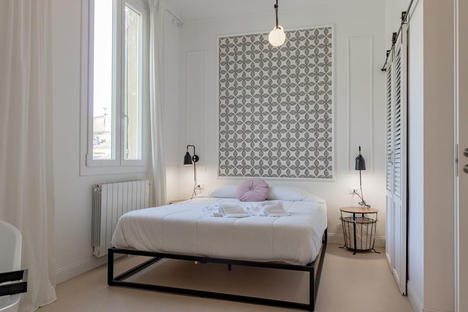 Bed, Photo of the whole room, Bedroom, towels