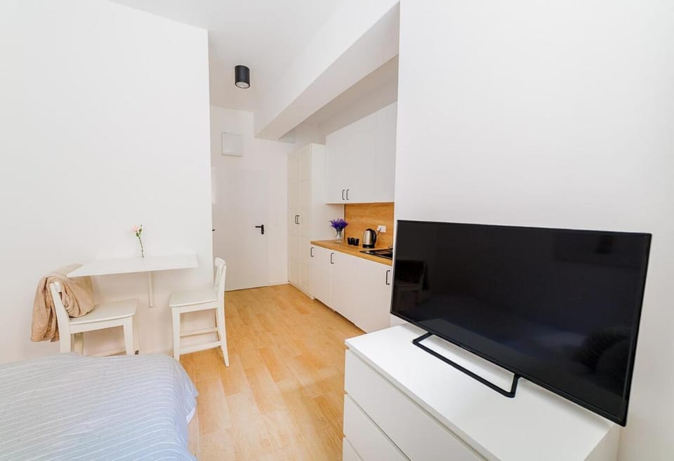 Jasna i funkcjonalna kawalerka - Centrum Apartment in Warsaw