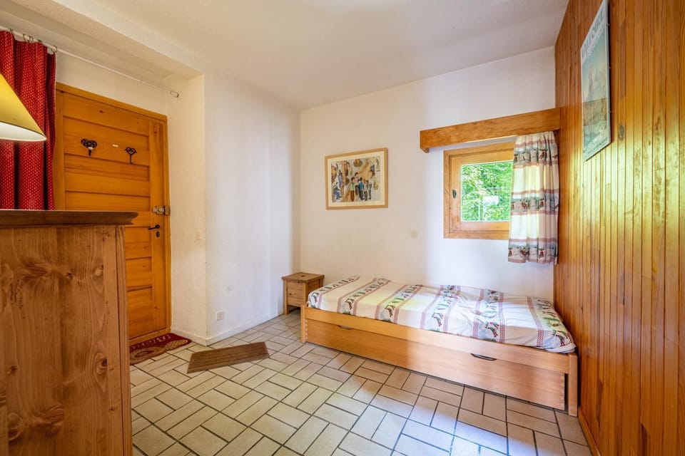Property building, Living room, Bedroom