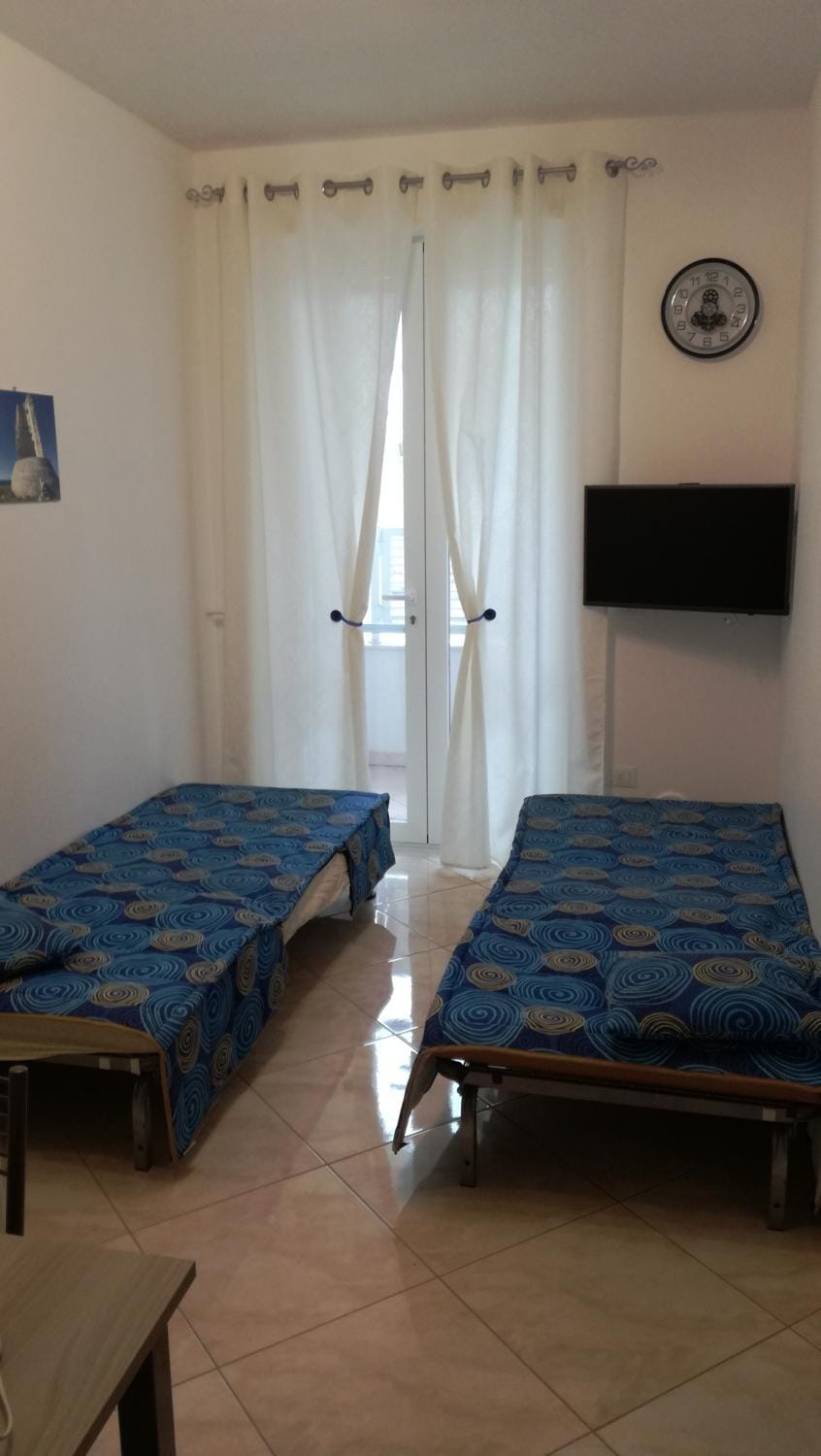 Bed, TV and multimedia, Photo of the whole room