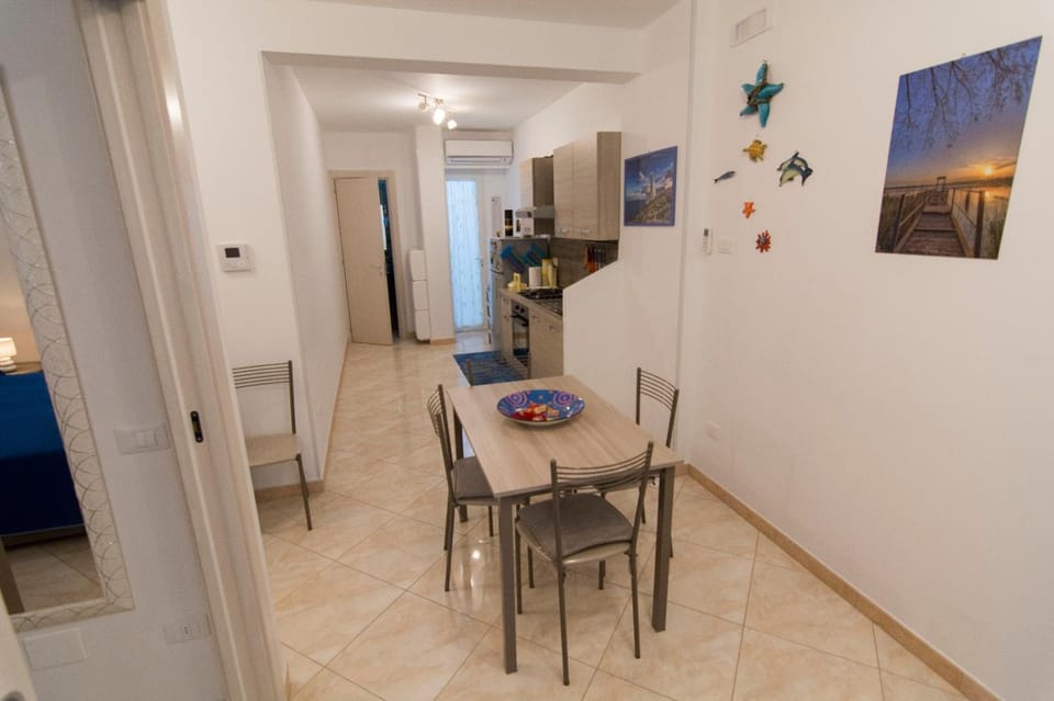 TV and multimedia, Kitchen or kitchenette, Living room, Seating area, Dining area, oven