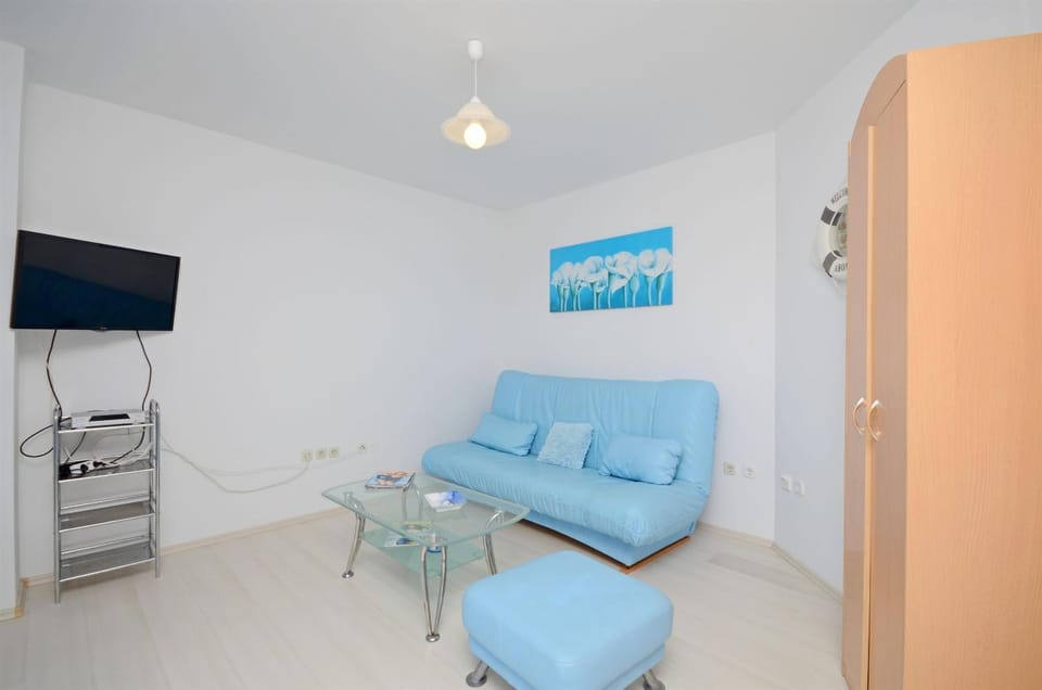 Communal lounge/ TV room, TV and multimedia, Living room, Seating area