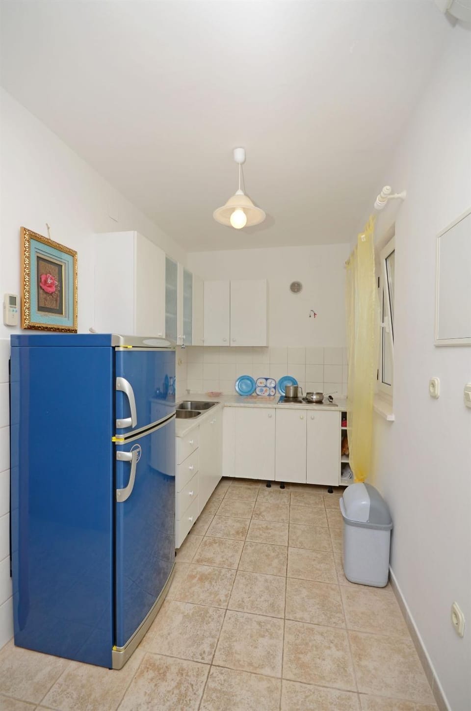 Kitchen or kitchenette, Dining area, stove