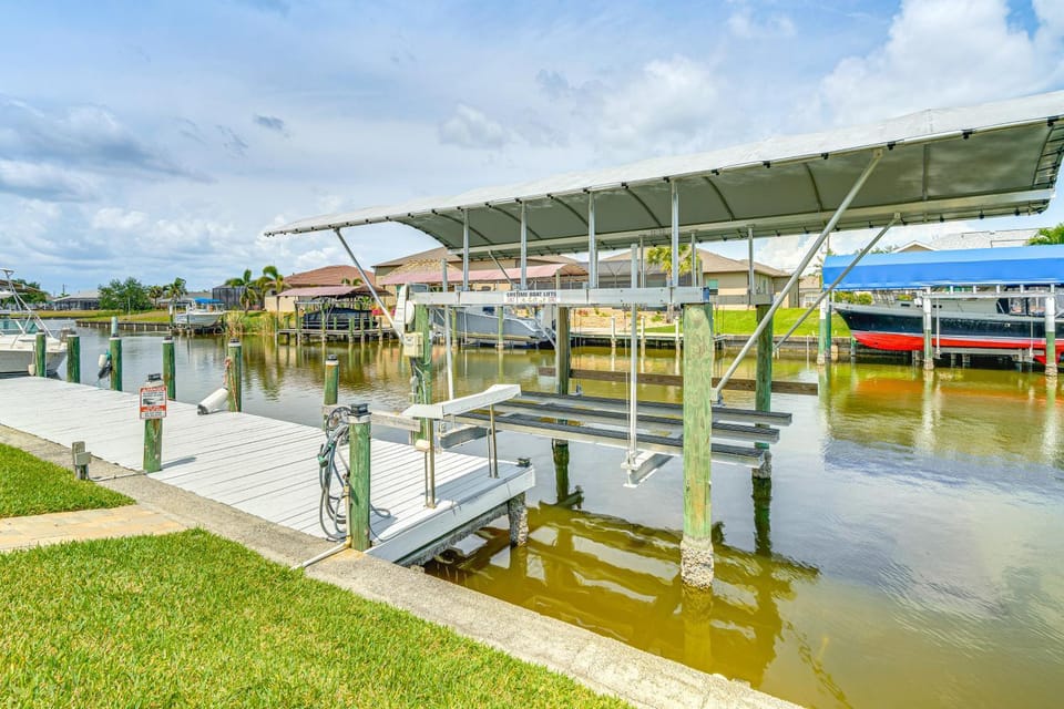 Dock & Lanai! Waterfront Oasis Near Boca Grande House in South Gulf Cove
