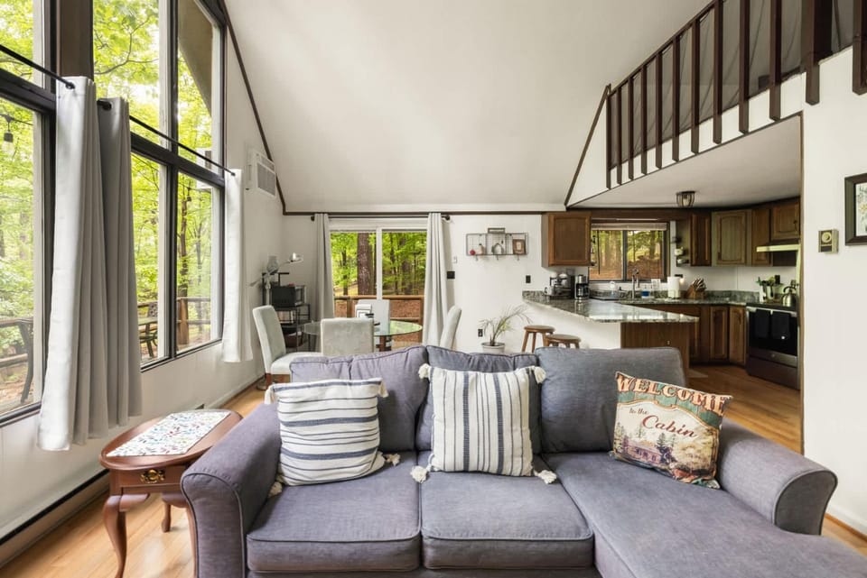 Cozy A-Frame w Fireplace Fire Pit Grill & WiFi House in Shenandoah Valley