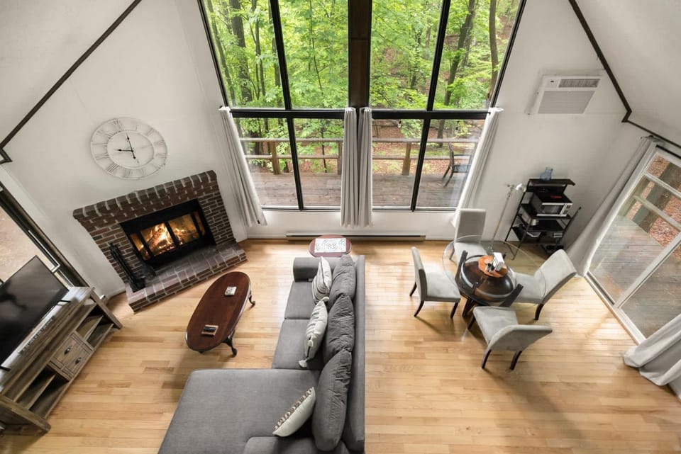 Cozy A-Frame w Fireplace Fire Pit Grill & WiFi House in Shenandoah Valley