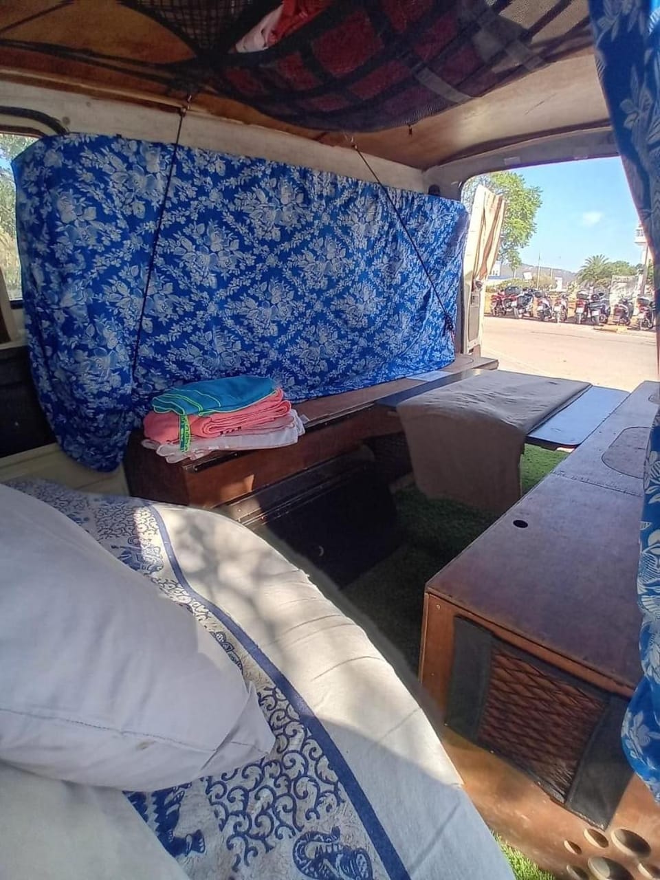 Vintage Camper Van Explore Driving Mallorca - full equip Apartment in Palma