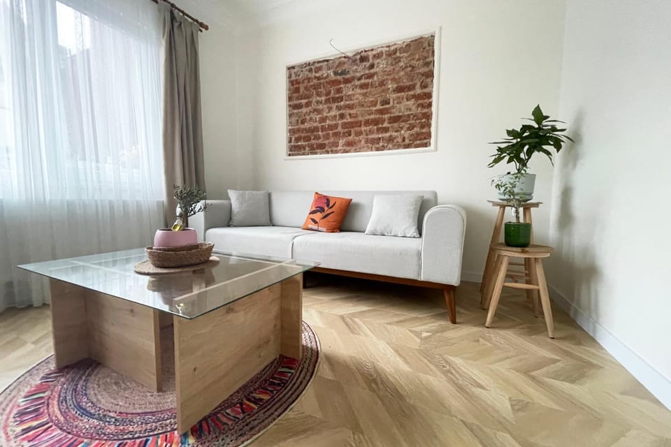 balcony 2BR apt with 2toilet and 2bath near to nişantaşi #3 Apartment in Istanbul
