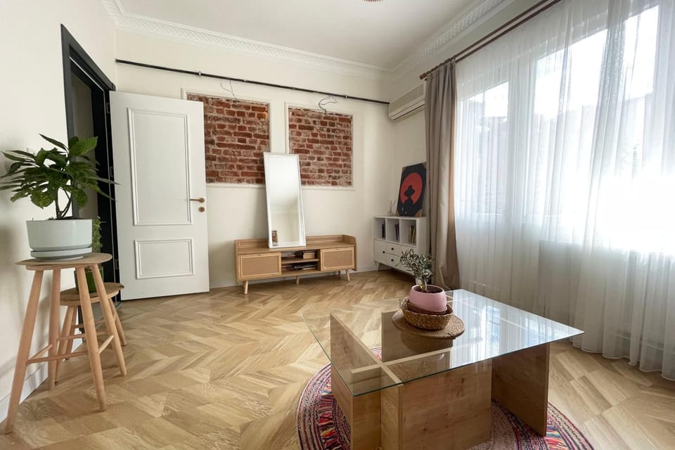 balcony 2BR apt with 2toilet and 2bath near to nişantaşi #3 Apartment in Istanbul