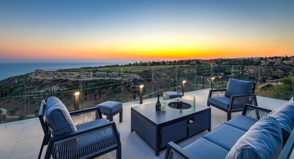 Patio, Balcony/Terrace, Balcony/Terrace, Seating area, Floor plan, Sea view, Sunset