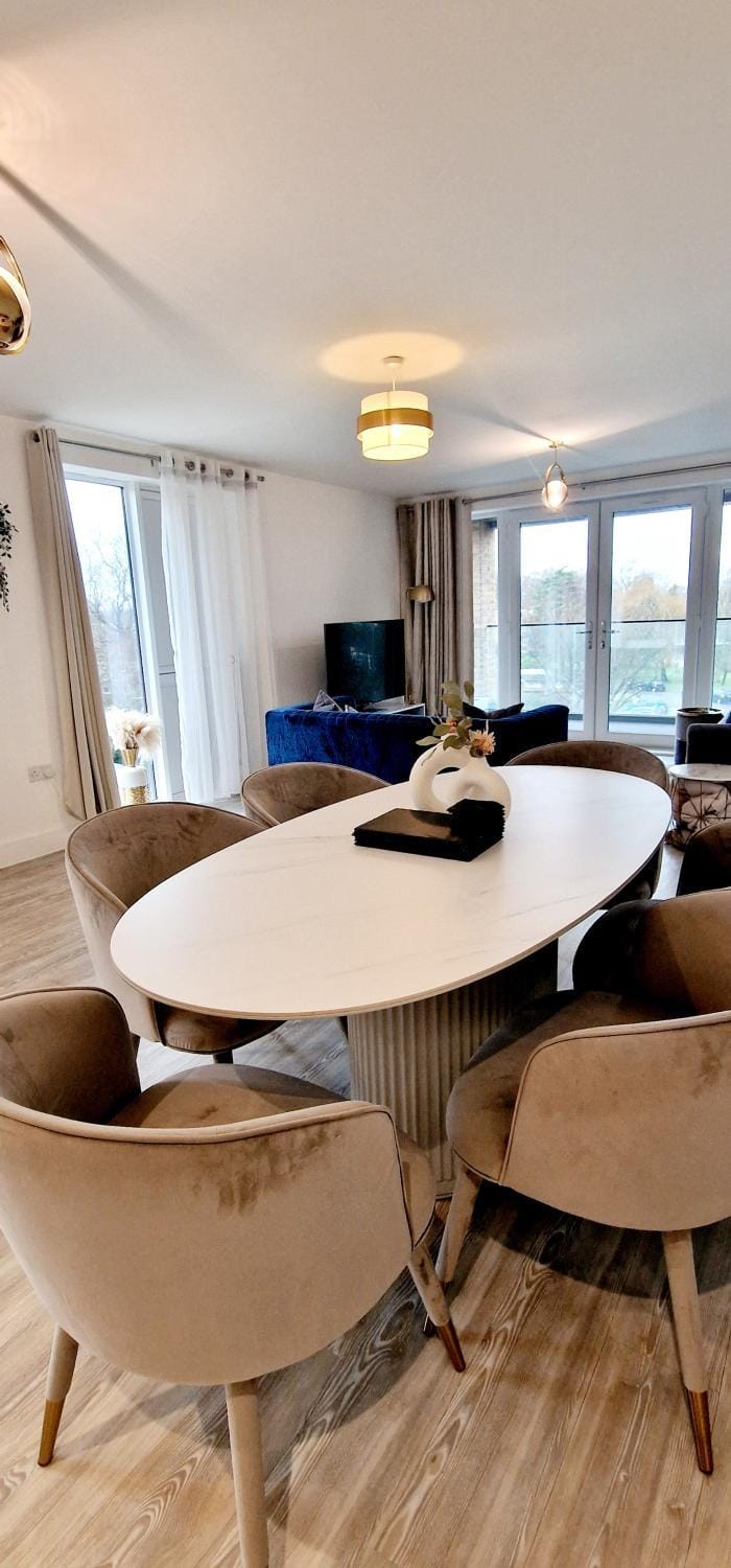 Living room, Dining area