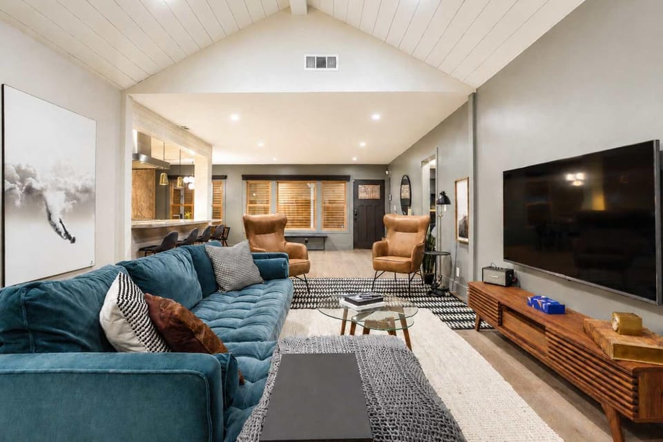 Projector - Pool Table - 15min DT - Pets OK - BBQ House in Hollywood Hills