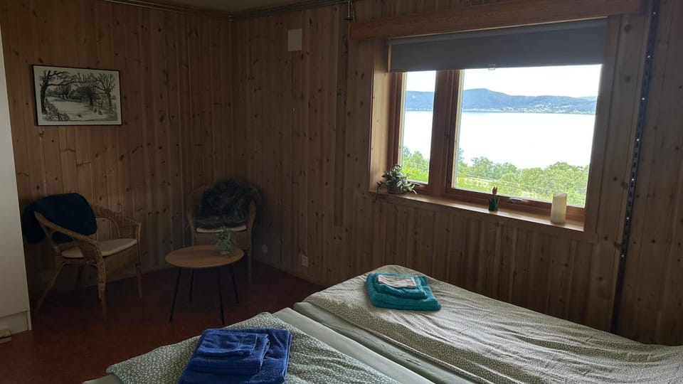 Natural landscape, Seating area, Bedroom, Mountain view, Sea view, towels