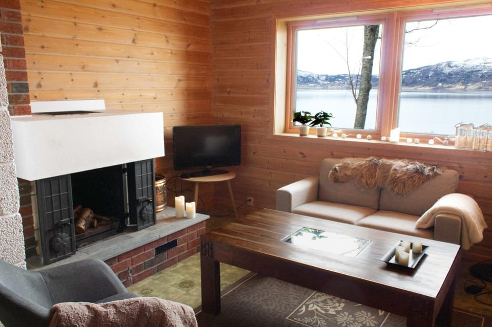 Communal lounge/ TV room, Living room, Mountain view, Sea view