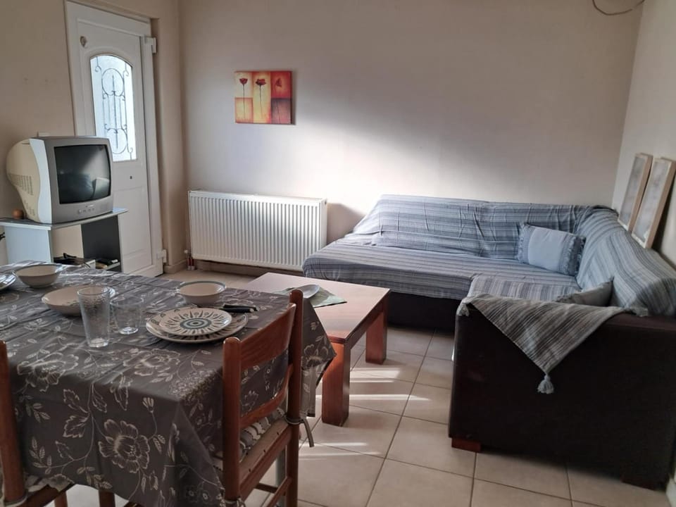 Kitchen or kitchenette, Living room, Photo of the whole room, Dining area