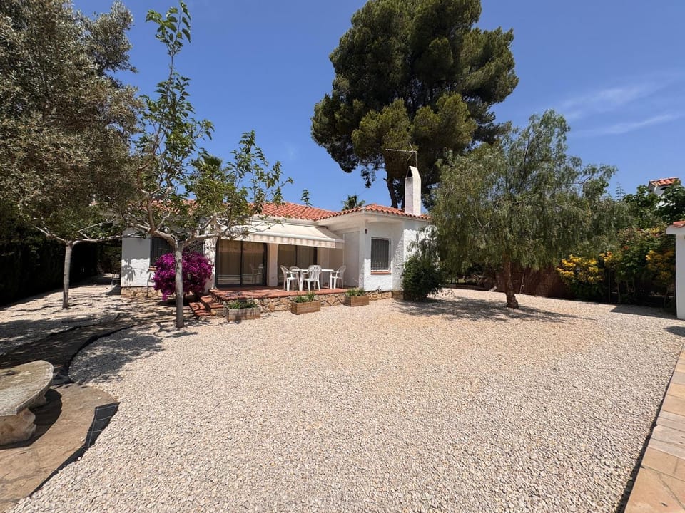 Casascostadorada Ametlla de Mar chalet con piscina House in Baix Ebre