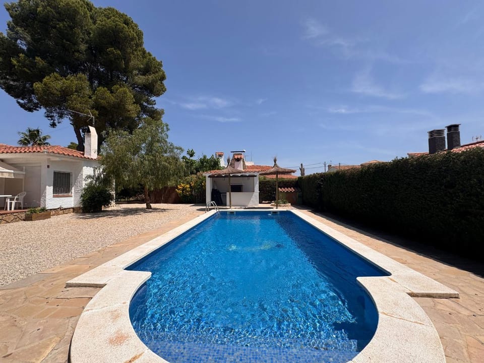 Casascostadorada Ametlla de Mar chalet con piscina House in Baix Ebre
