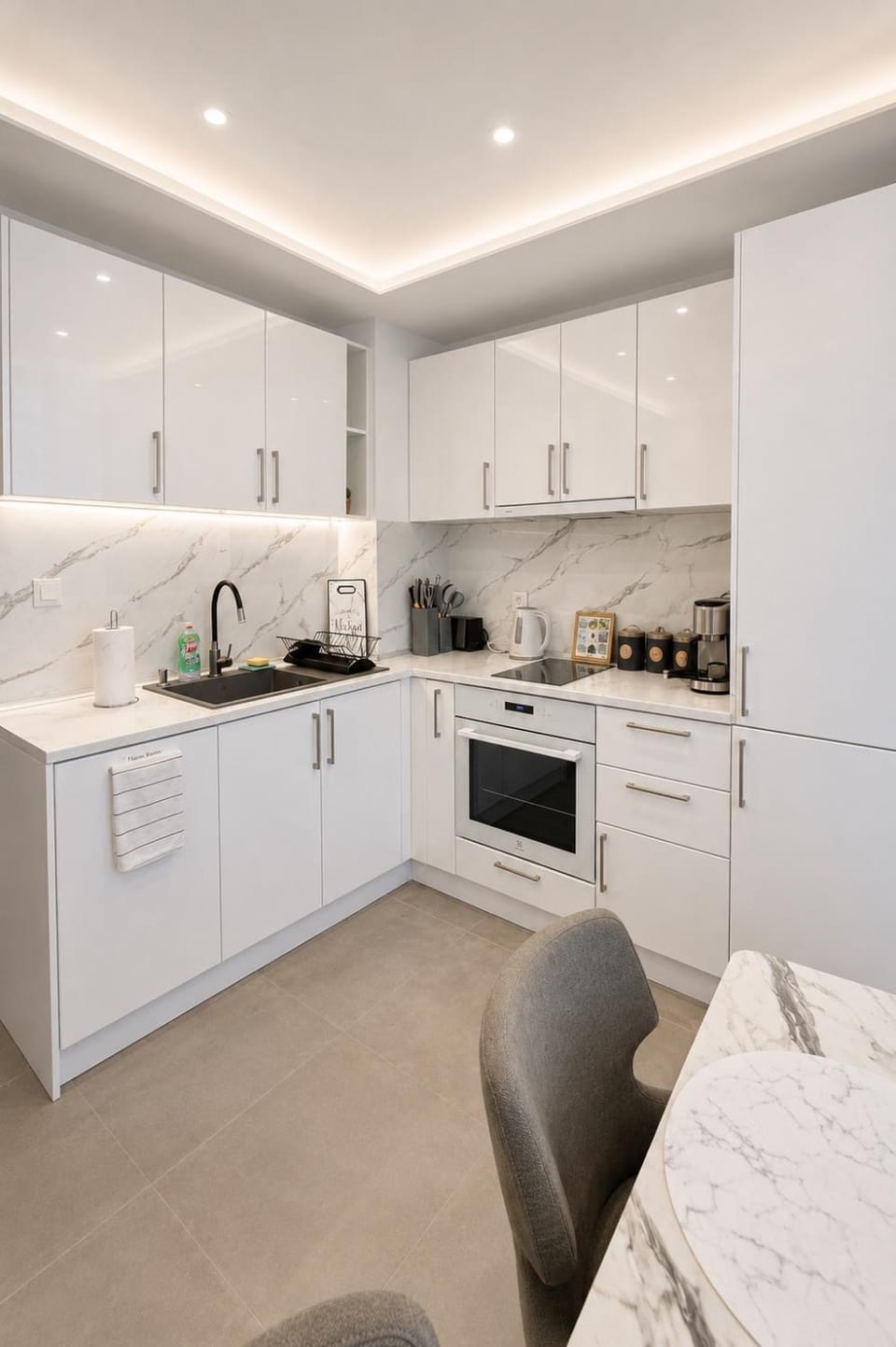 Coffee/tea facilities, Kitchen or kitchenette, dishwasher, minibar, oven, stove, toaster