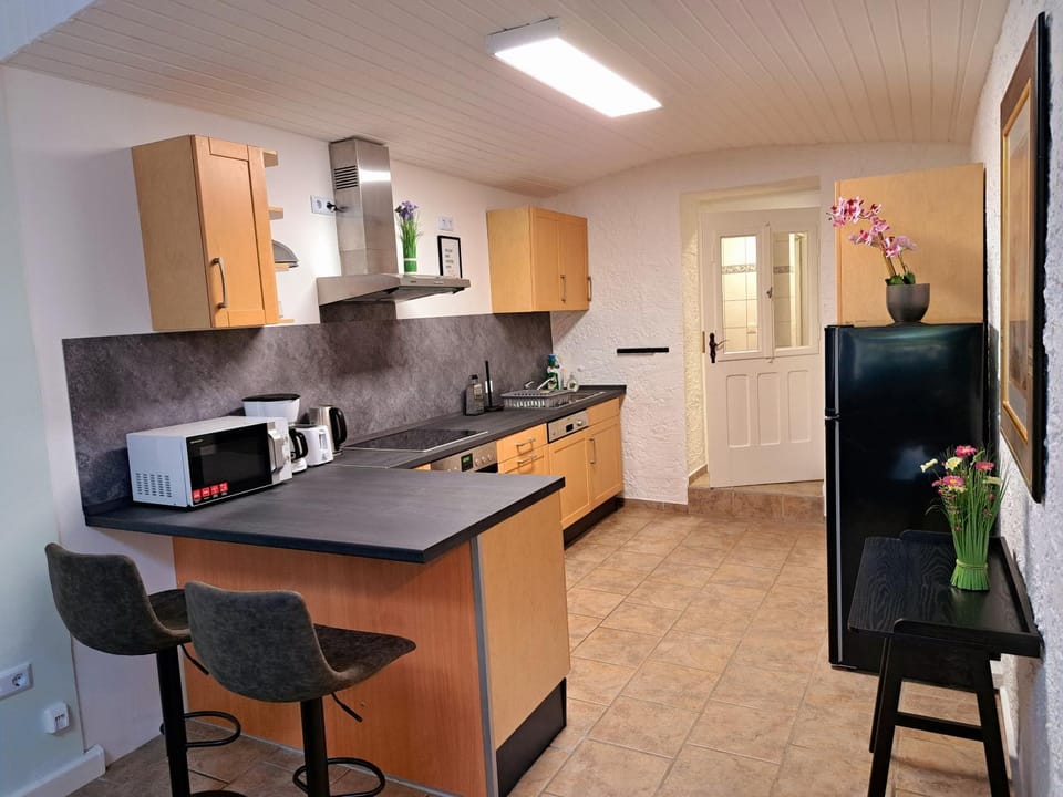 Kitchen or kitchenette, kitchen, kitchen