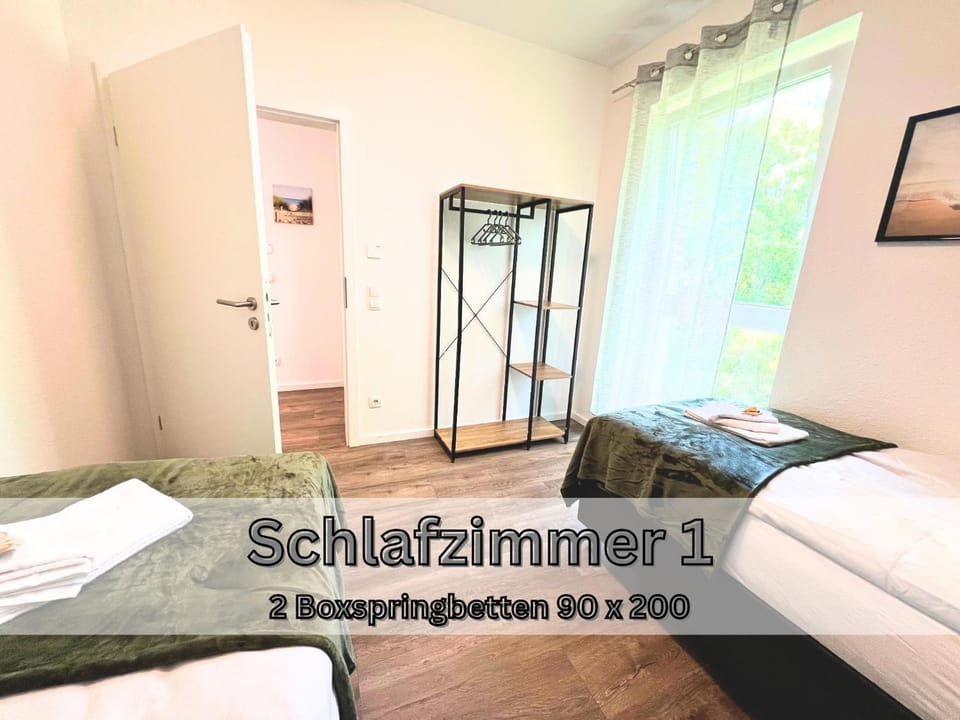 Bedroom, towels