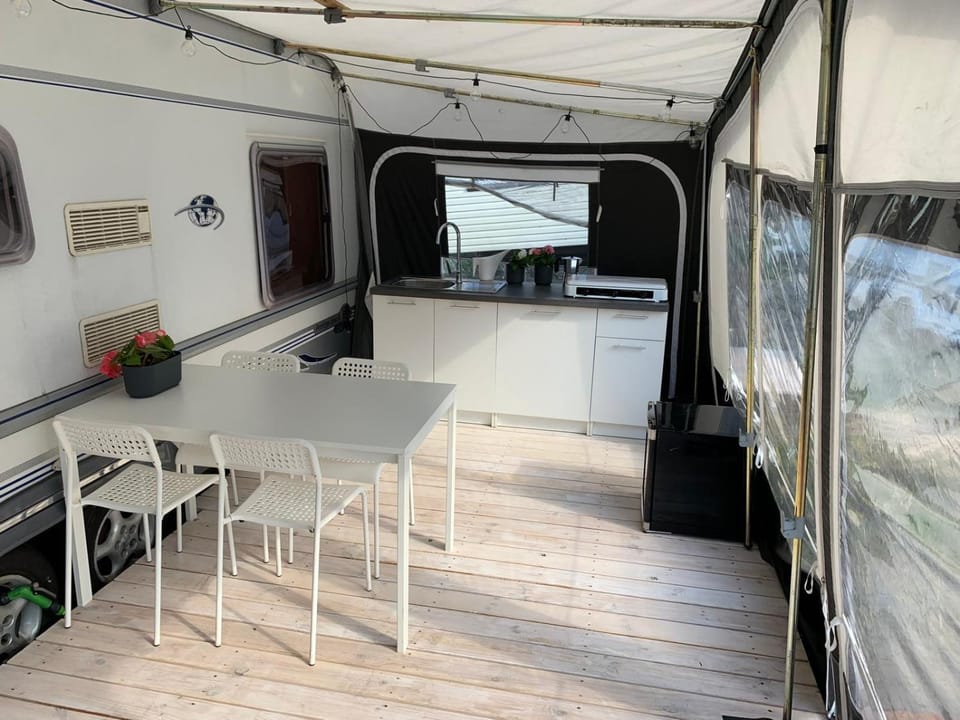 Przyczepa kempingowa Happy Place Hel - Camping Kormoran Campground/ 
RV Resort in Pomeranian Voivodeship