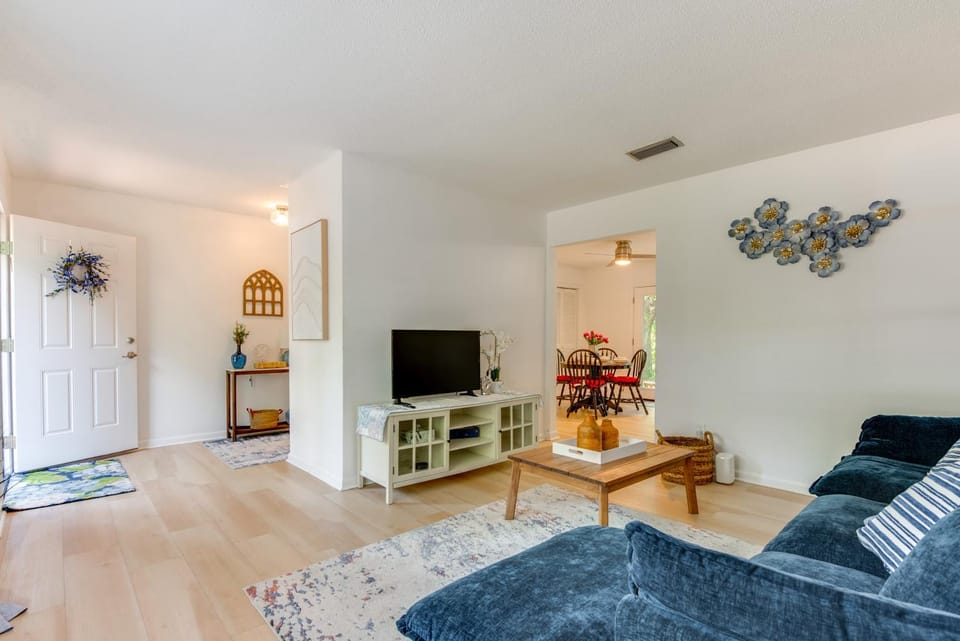 Walk to Lake Munson: Tree-Filled Tallahassee Gem! House in Tallahassee