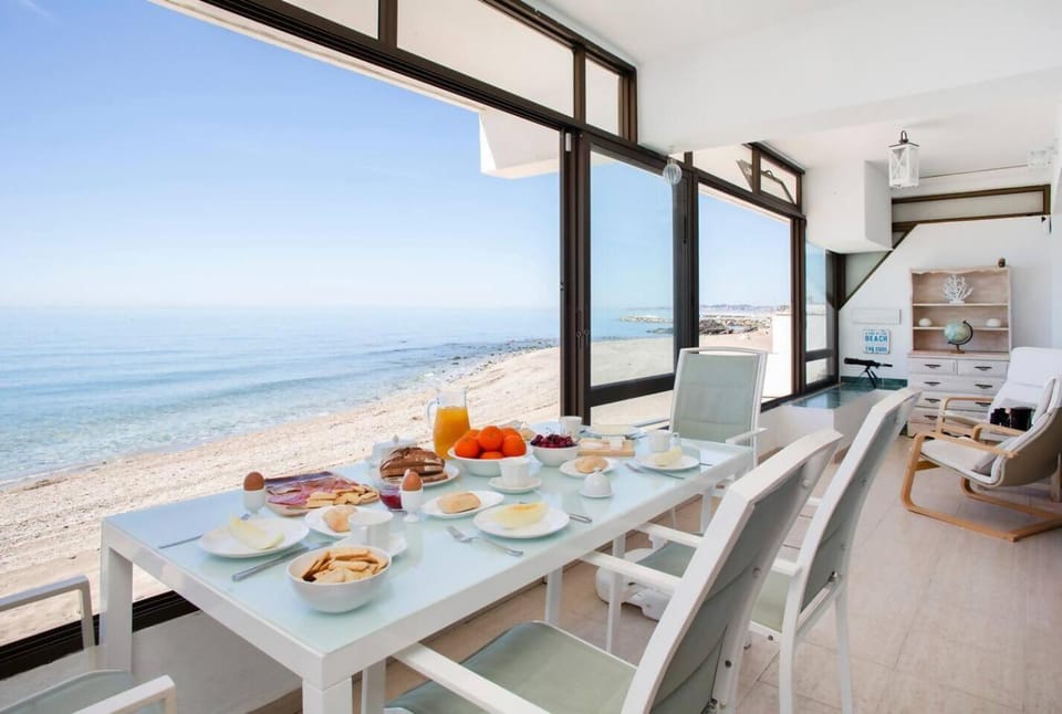 Day, Natural landscape, Coffee/tea facilities, Living room, Beach, Food, Sea view, Breakfast