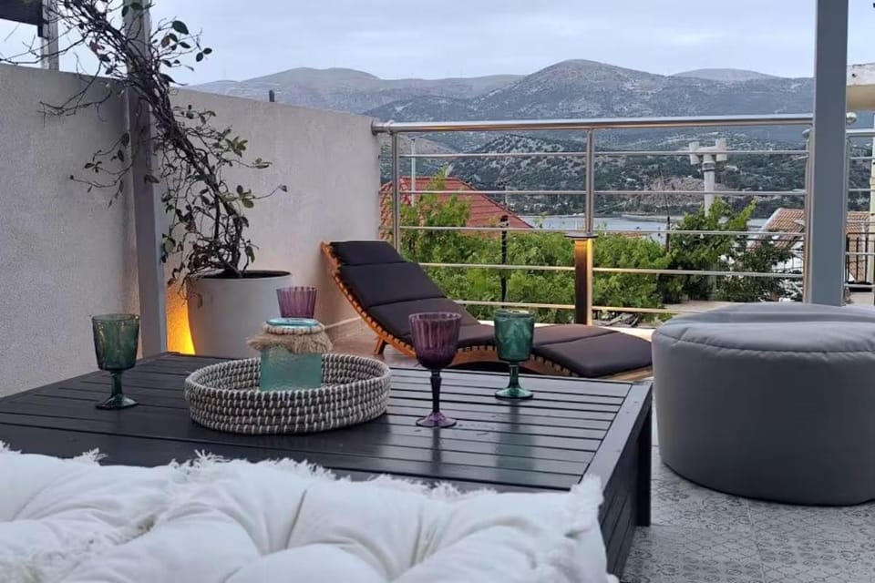Patio, Seating area