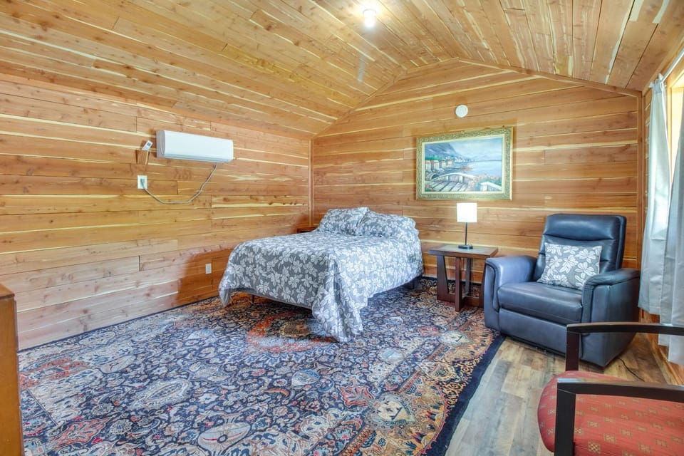 Cabin 2 Mi to White River: Great for Anglers! Cabin in Lakeview