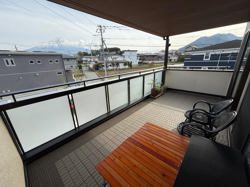 View (from property/room), Balcony/Terrace, Mountain view