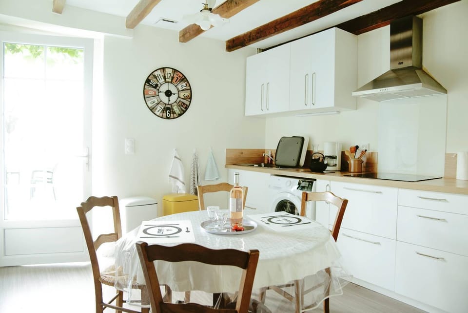 Property building, Kitchen or kitchenette, Living room