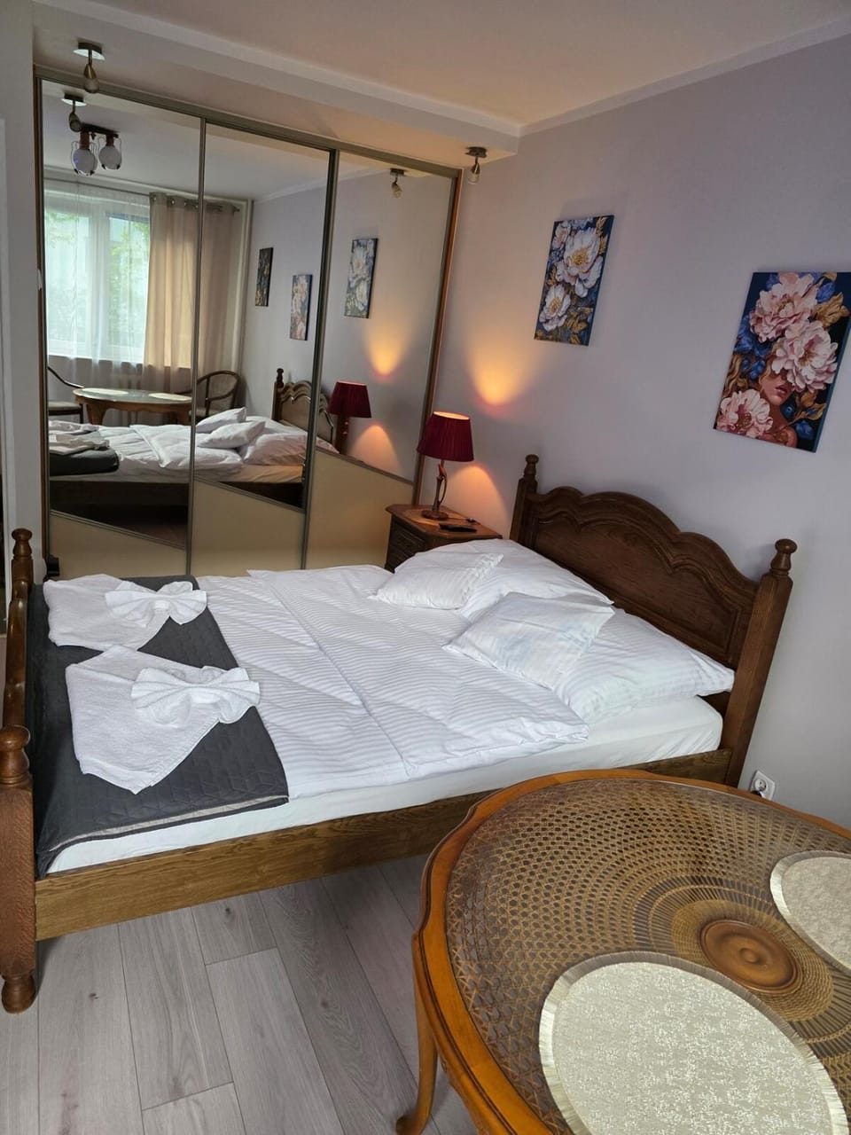 Bed, Living room, Photo of the whole room, Seating area, Bedroom, towels