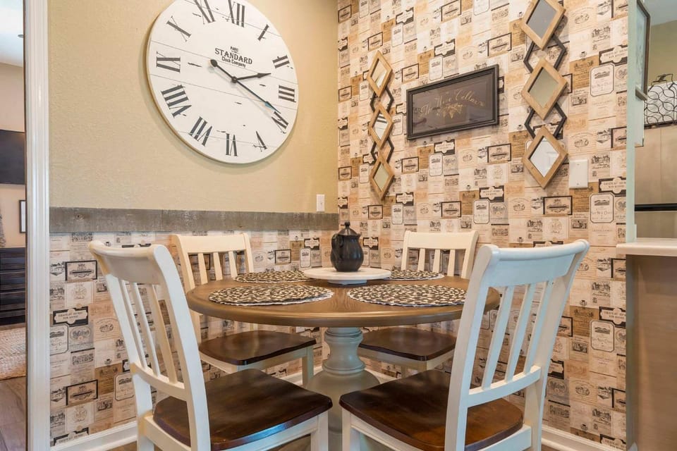 Fairview Escape in Holiday Hills Branson - Golf & Outdoor Pools House in Ozark Mountains