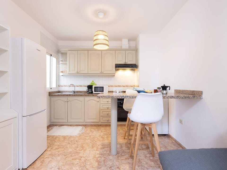 Kitchen or kitchenette, microwave, oven, stove