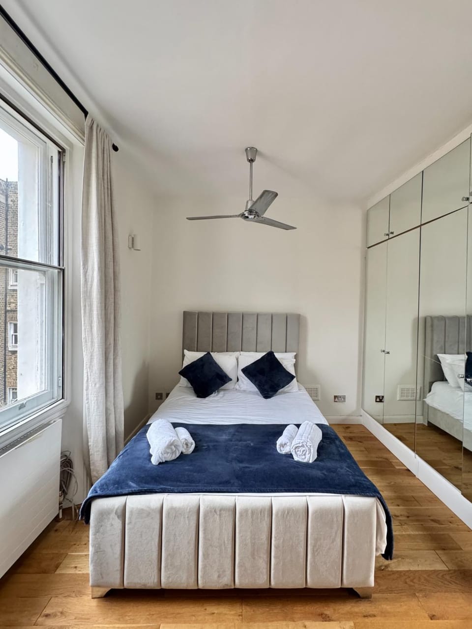 Bedroom, towels