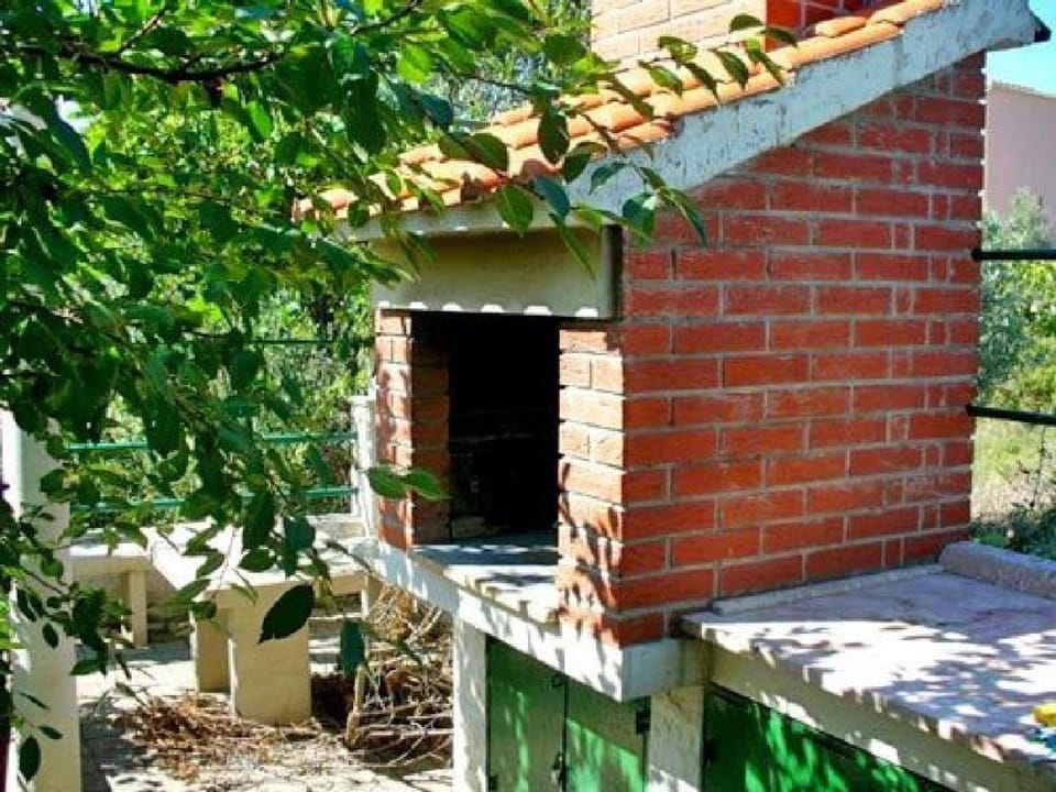 Patio, BBQ facilities