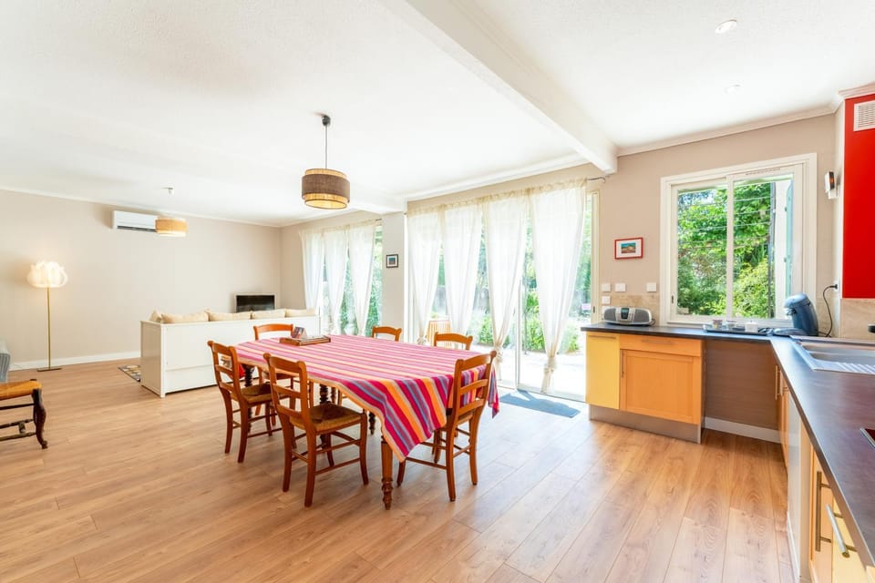 Property building, Kitchen or kitchenette, Living room