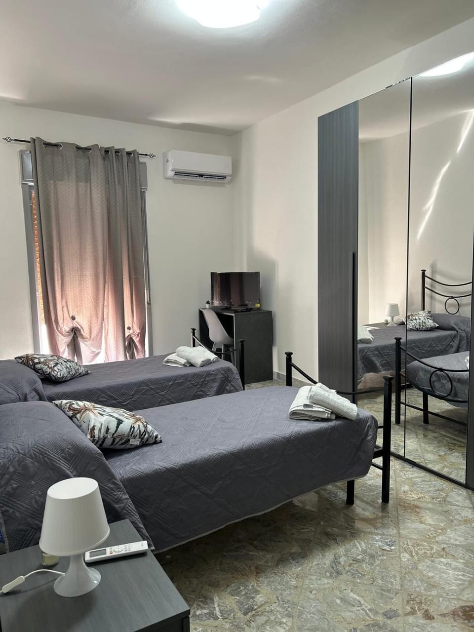 Photo of the whole room, Bedroom, air conditioner