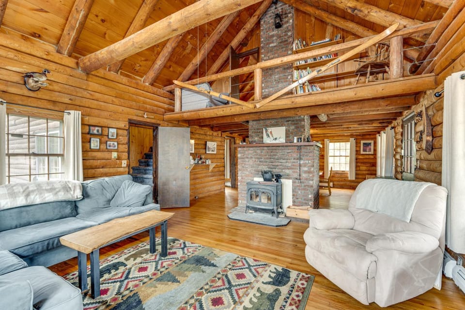 2 Mi to Lake Willoughby: Peaceful Log Cabin! Cabin in Orleans