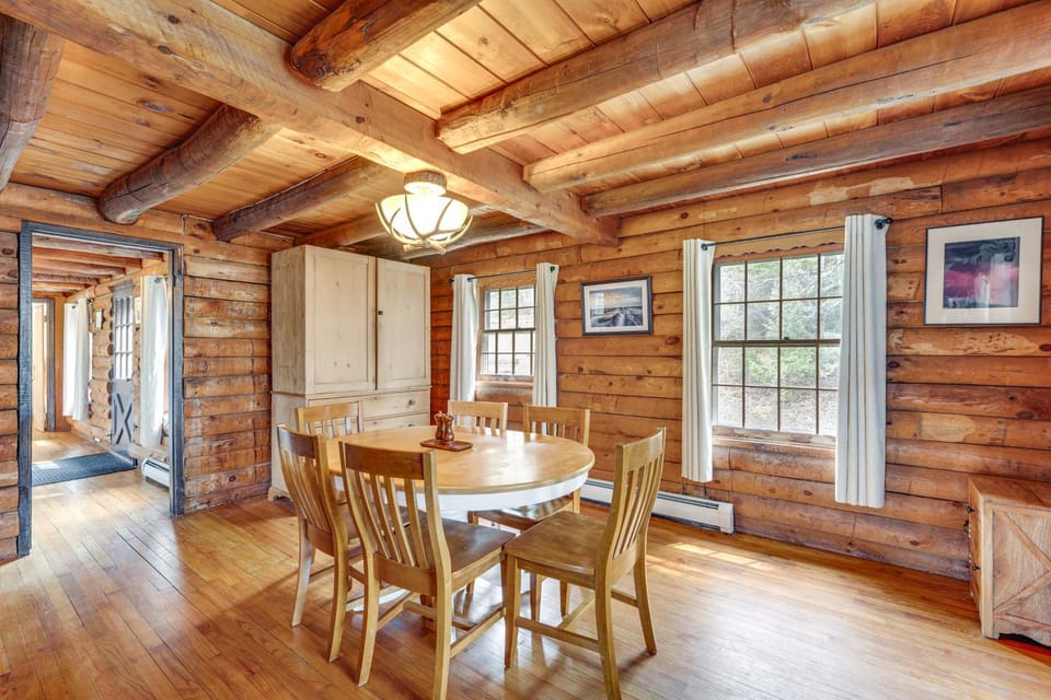 2 Mi to Lake Willoughby: Peaceful Log Cabin! Cabin in Orleans