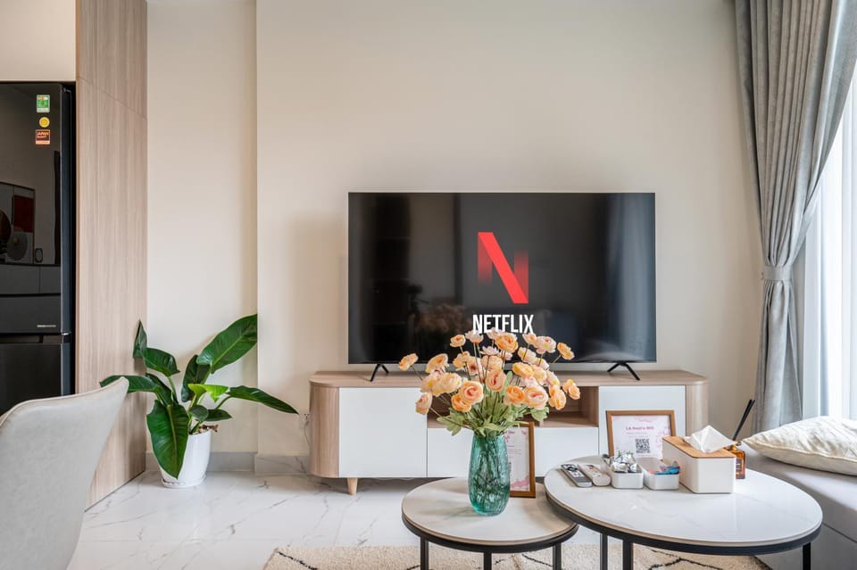 Communal lounge/ TV room, TV and multimedia, Living room, Seating area