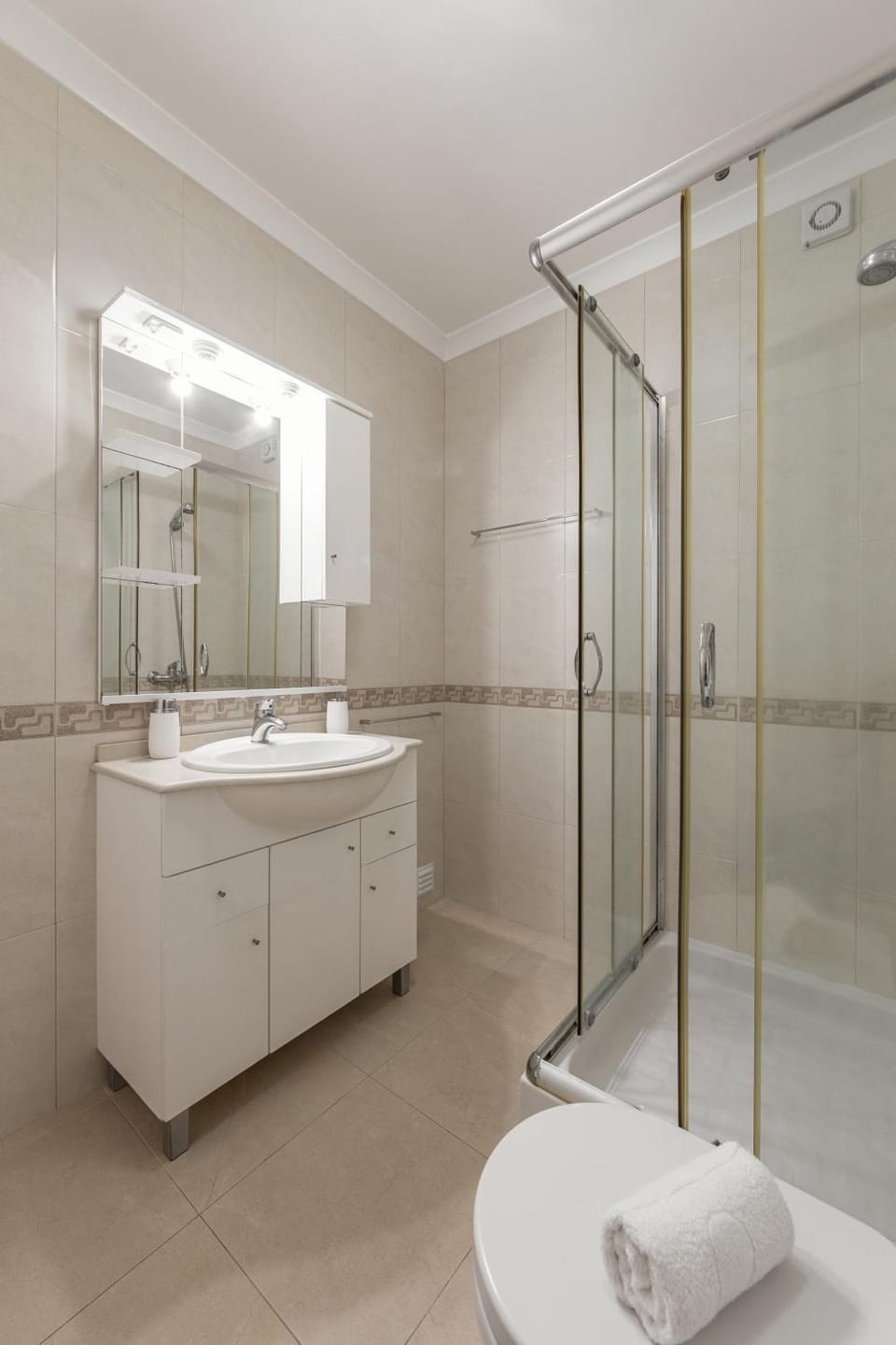 Shower, Toilet, Bathroom, towels