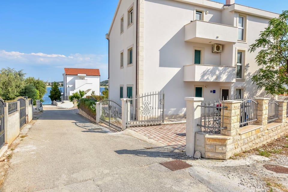 Property building, Facade/entrance, Street view
