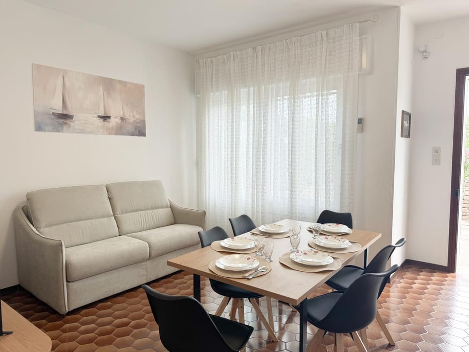 Living room, Seating area, Floor plan, Dining area, soundproof, kitchen