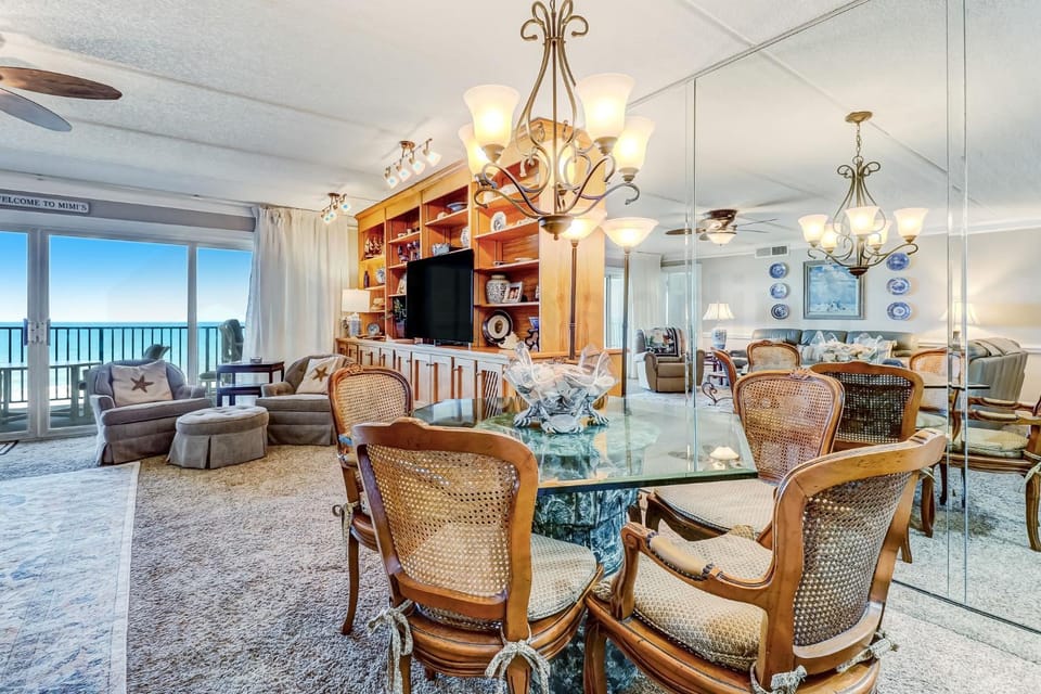 Family friendly 6th Floor 3 Bed/2 Bath Beachfront condo sleeps 8. Ocean view balcony & pool. House in Fernandina Beach