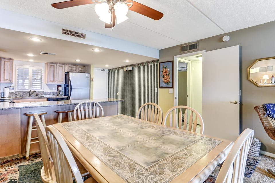 2nd Floor 2 Bed/2 Bath Beachfront condo sleeps 6. patio & pool. House in Fernandina Beach