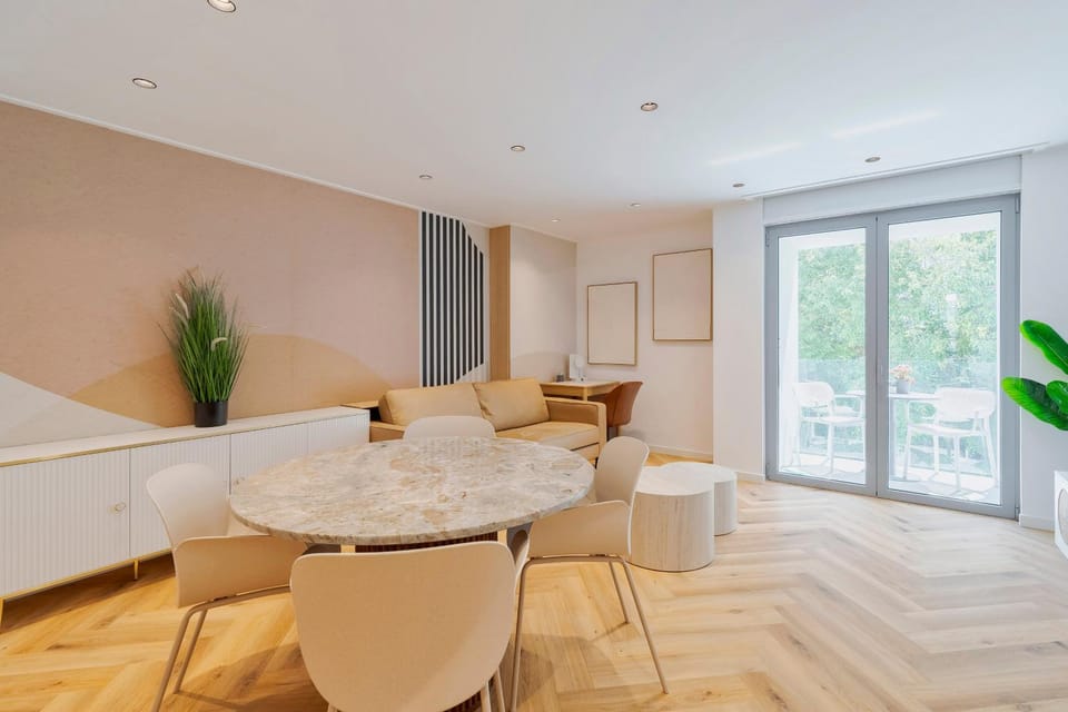 Living room, Decorative detail, Seating area, Dining area, Area and facilities
