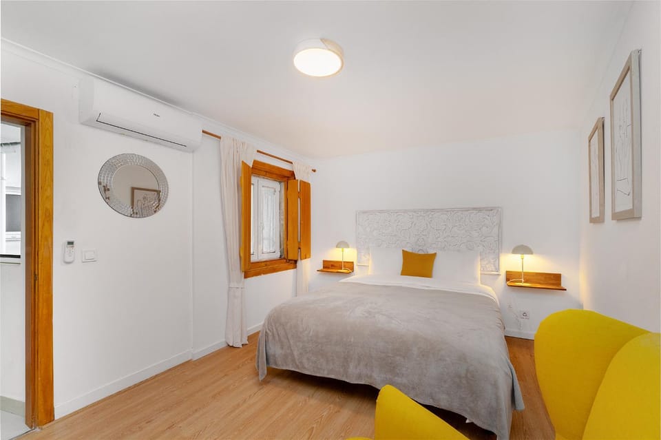 Bed, Photo of the whole room, Bedroom, air conditioner