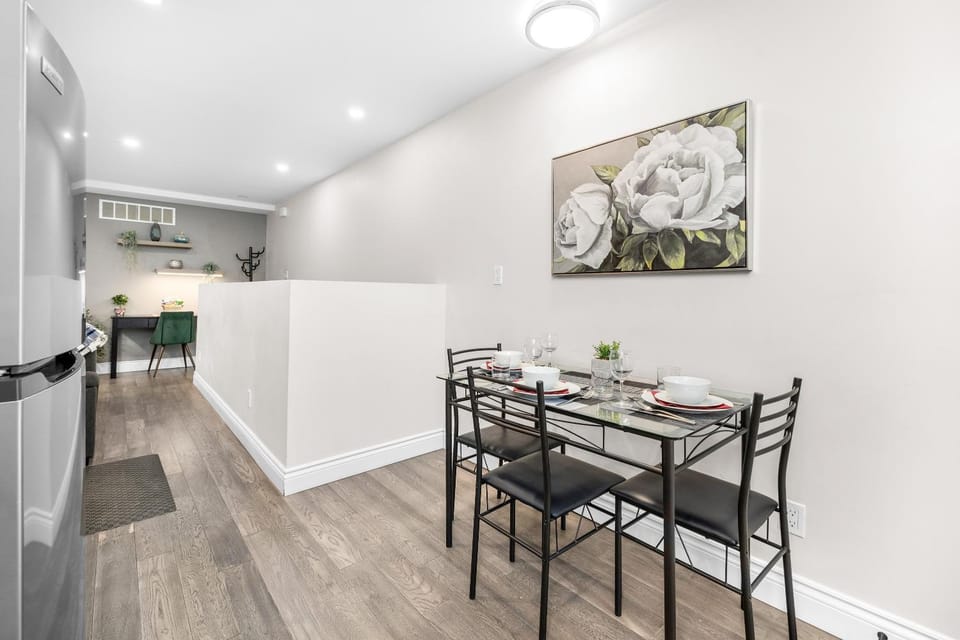 Seating area, Dining area